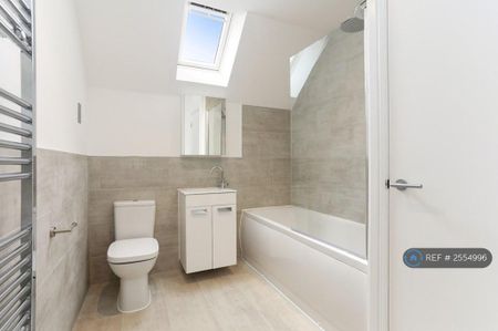 2 bedroom penthouse to rent - Photo 2