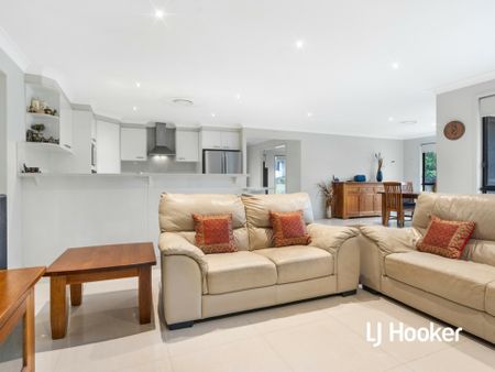 27 Pressland Street, Carseldine QLD, Belconnen - Photo 2