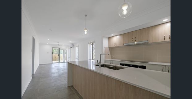 Stunning 4 bedroom home - Photo 1