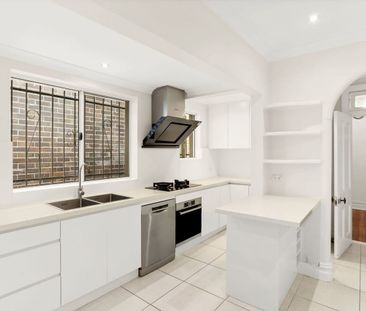 Tastefully designed three bedroom home - Photo 4