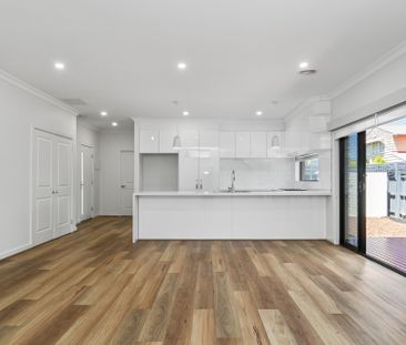 Three bedroom home in a great location - Photo 4