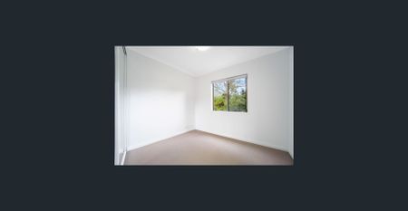 Renovated Spacious Apartment with 2 parking! - Photo 3