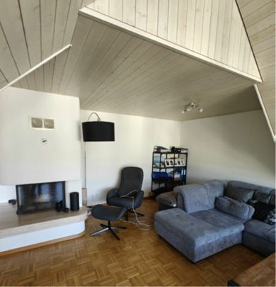 charmante 3.5 Zi.-Dachwohnung mit Balkon und Blick ins Grüne - Photo 1