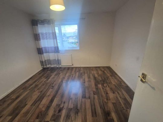 4 bedroom flat to rent - Photo 1
