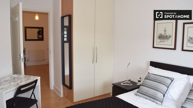 Room for rent in 2-bedroom apartment in Swords in Dublin - Photo 1