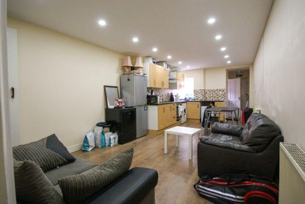 4 bedroom terraced house to rent - Photo 1