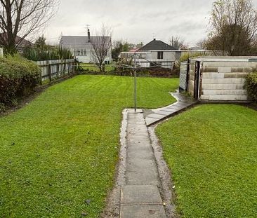 Tidy 2 Bedroom with large backyard - Photo 4