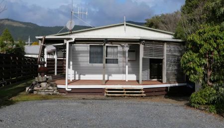 Cute Two Bedroom Cottage in Paraparaumu - Photo 5