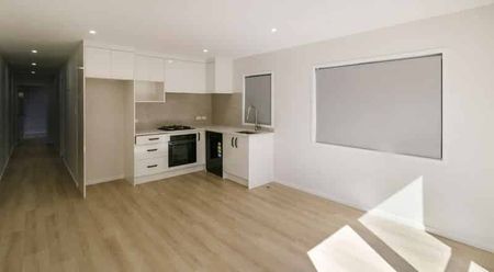 Brand new, gorgeous 2 bedroom! - Photo 3