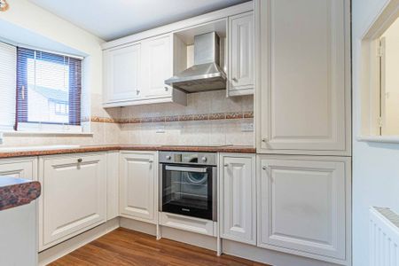 3 bed Semi Detached House for rent - Photo 2