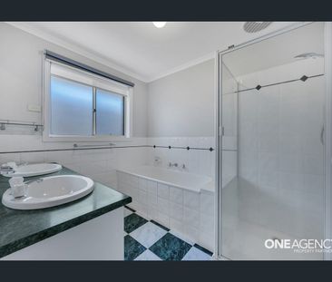 Comfort, Convenience & Style – Your Ideal Family Home Awaits! - Photo 4