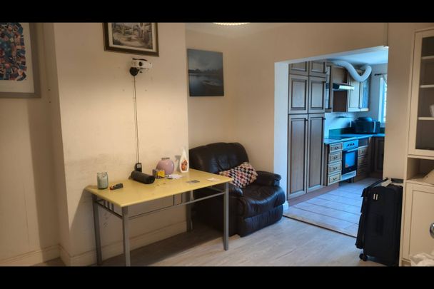 Room in a Shared House, Burgess Road, SO16 - Photo 1