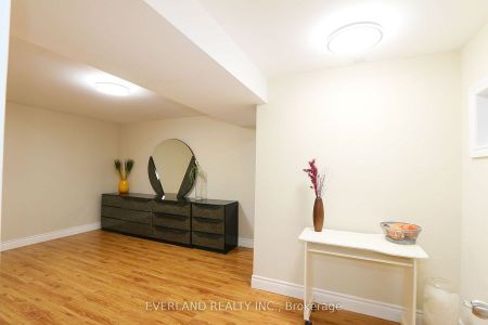 For Lease - 38 Kimberly Court Unit# Basement, Richmond Hill, Ontario - Photo 2