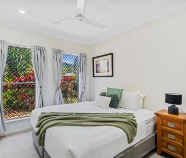 Modern furnished home with pool, steps from Palm Cove Beach - Photo 3