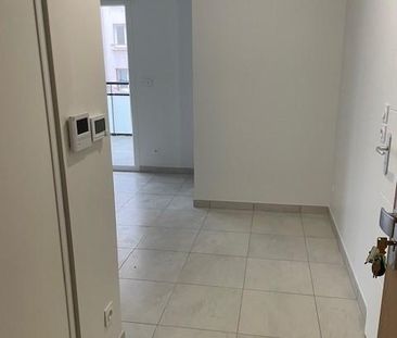 Location Appartement 2 pièces 43m² DECINES CHARPIEU 69150 - Photo 2