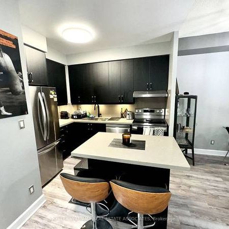 Burnhamthorpe Rd W & Duke of York Blvd Open Concept 1Bdrm +Den - Photo 3