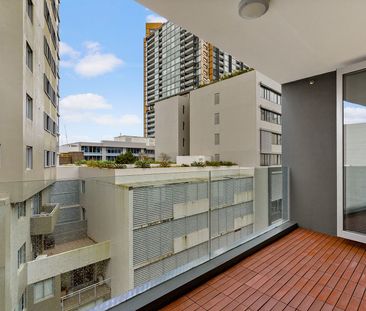 Moden One Bedroom Apartment in superb location - Photo 4