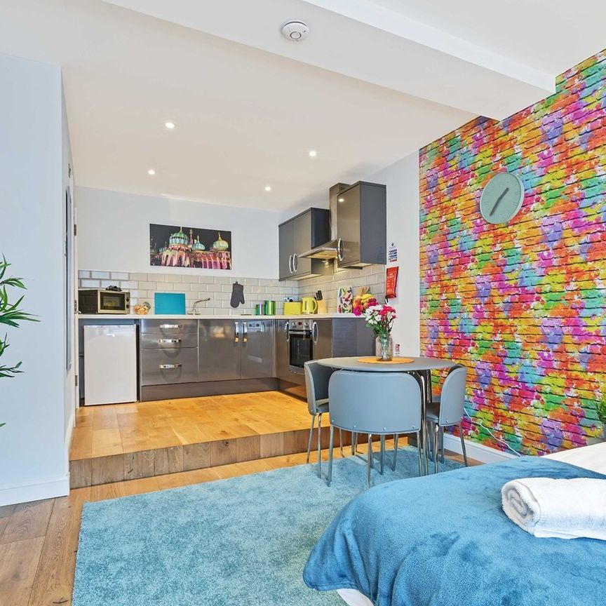 Studio Flat, Holcombe House, BN2 - Photo 1