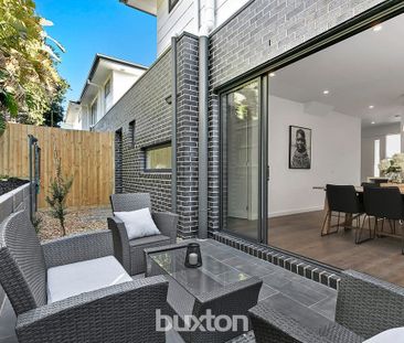 Modern Townhouse in heart of Mentone - Photo 3