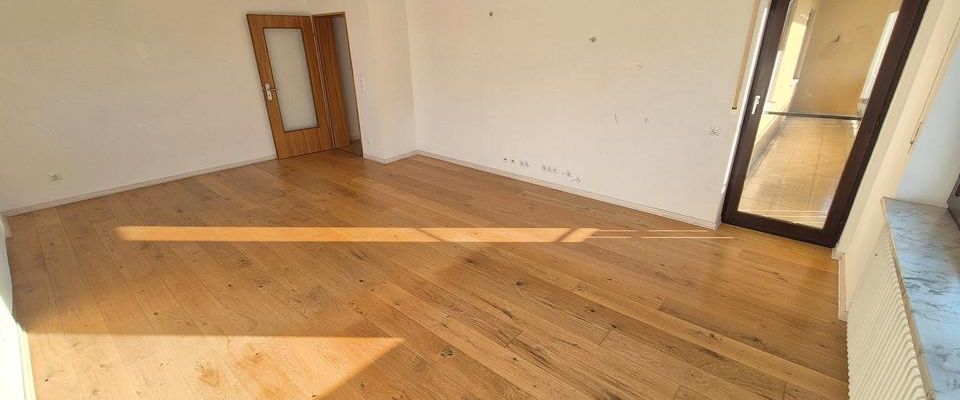 4-Zimmer Wohnung mit Parkett, Loggia, EBK, Garten - Foto 1