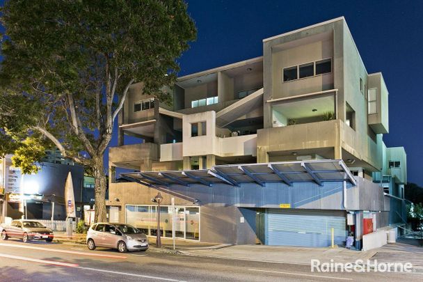 2 Bedroom - 2 Level Apartment In The Heart Of Spring Hill - Photo 1