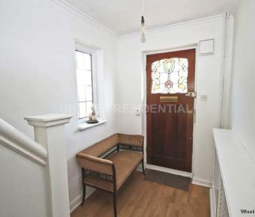 3 bedroom property to rent in Kingston Upon Thames - Photo 1