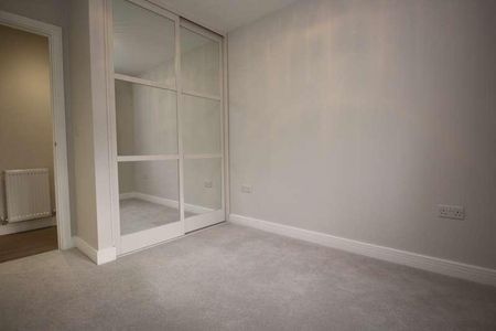 Opendale Road Burnham Buckinghamshire, SL1 - Photo 2