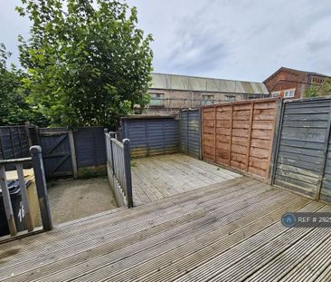 2 bedroom terraced house to rent - Photo 5