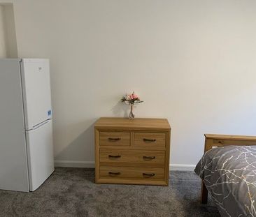 Room in a Shared House, Saywell Road, LU2 - Photo 1
