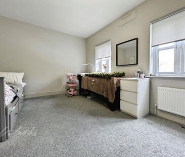 3 bedroom end of terrace house to rent - Photo 2