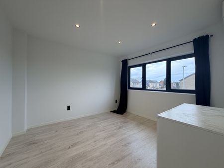 Volledig gerenoveerde woning met tuin en vier slaapkamers nabij centrum Melsele - Marcel Vastgoed - Photo 4