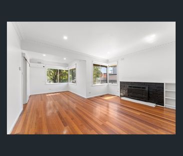 Generous Family Home in Top Location! - Photo 1