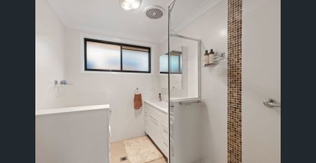 Light, bright and spacious family home. - Photo 2