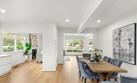BRIGHT AND SPACIOUS HOME IN OAKLEIGH EAST - Photo 2