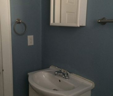 Wonderful 2 bedroom character home with large 6 ft fenced in back yard - Photo 6