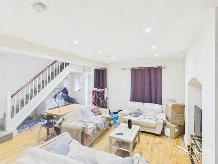 4 bedroom terraced house to rent - Photo 3