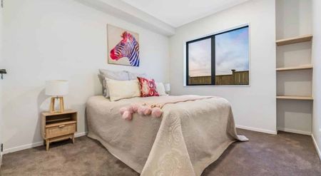 Charming 2BR Flat in Flat Bush! - Photo 3