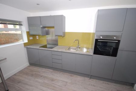 3 bedroom apartment to rent - Photo 4