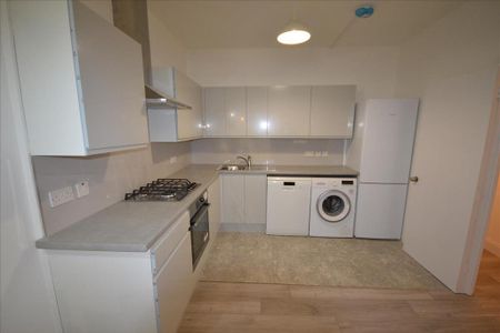 3 bedroom flat to rent - Photo 5