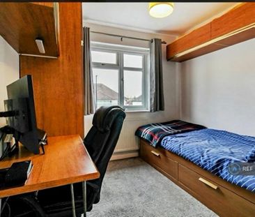 3 bedroom semi-detached house to rent - Photo 5