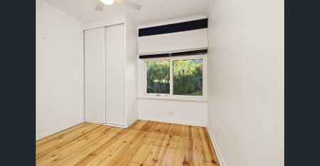 UNFURNISHED - Charming Solid-brick Home with Treetop Views - Photo 4