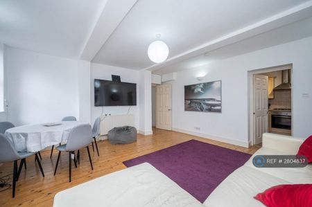3 bedroom flat to rent - Photo 4