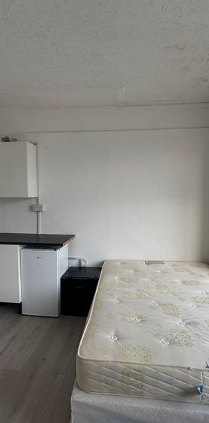 Studio Flat, Jesmond Avenue, HA9 - Photo 1