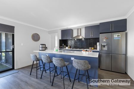 Modern Family Home - Photo 5