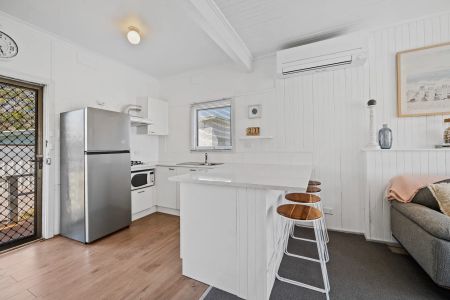 Cozy Costal Charm - Photo 3