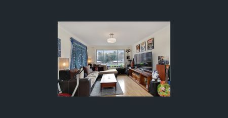 Fabulously located 2 bedroom apartment - Photo 3