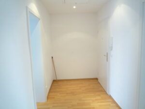 Jößnitzer Str. 151, Wohnung 10 ~~~ Balkon, Badezimmer mit Wanne, Abstellraum im Treppenhaus, Abstellfläche im Spitzboden - Foto 2