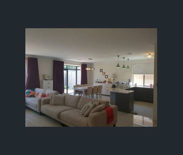 Move Straight In - Fully Furnished - Photo 2