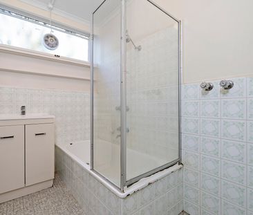 2/194 Grange Road, Carnegie VIC 3163 - Photo 6