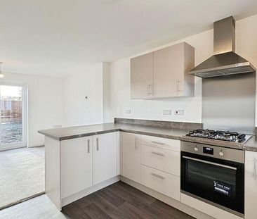 3 bedroom semi-detached house to rent - Photo 6